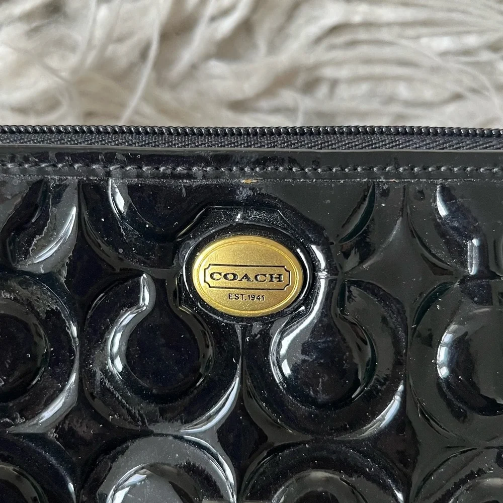 Coach Peyton Monogram Puff Embossed Black Patent Leather Go-Go Wristlet Bag EUC